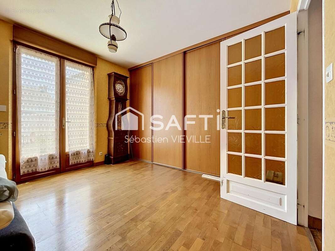 Maison 215 m² à Villers-Marmery  - photo 6
