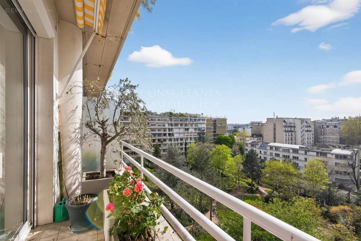 Appartement à PARIS-16E