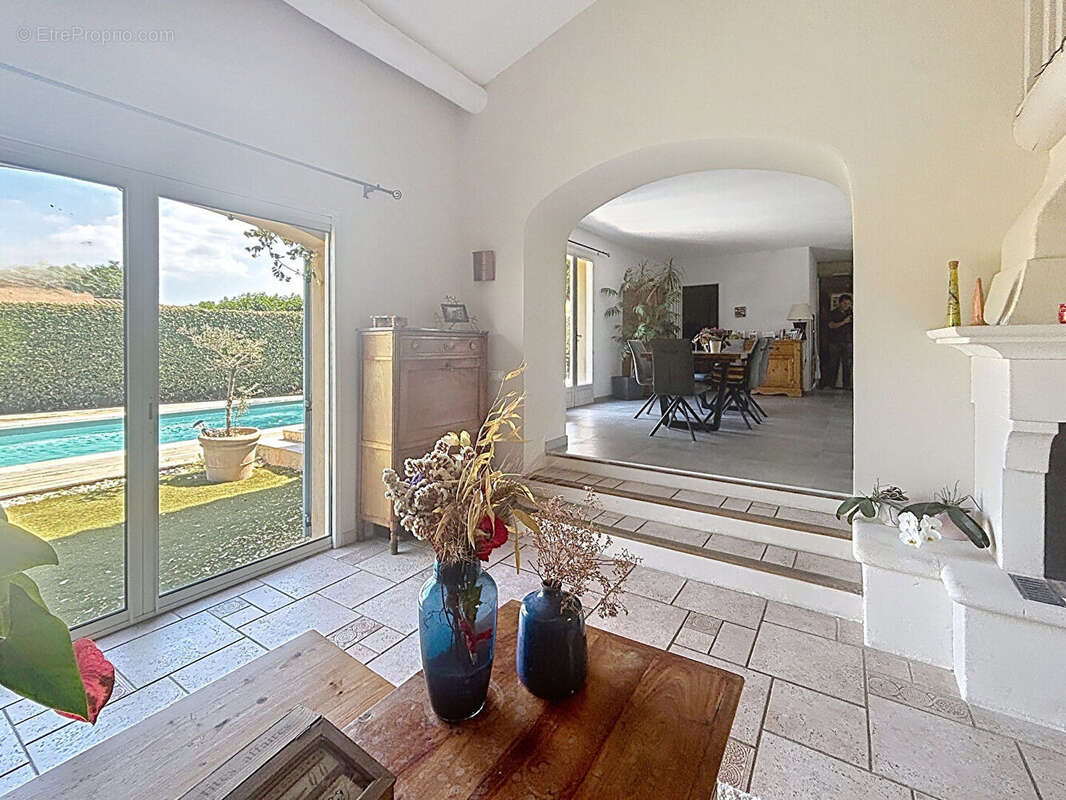 PERTUIS - Maison familiale avec piscine, terrain de 400m² plein sud - Exclusivité - photo 3