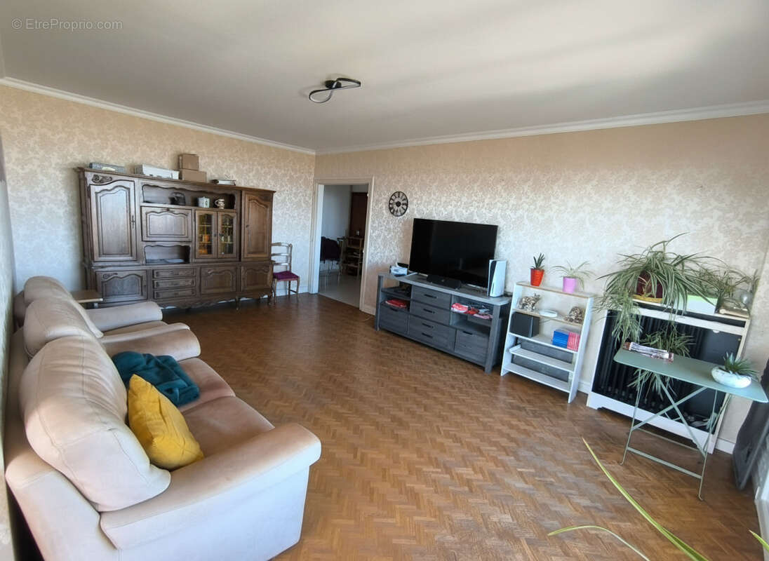 APPARTEMENT TYPE 5 avec Garage et Grenier - photo 3