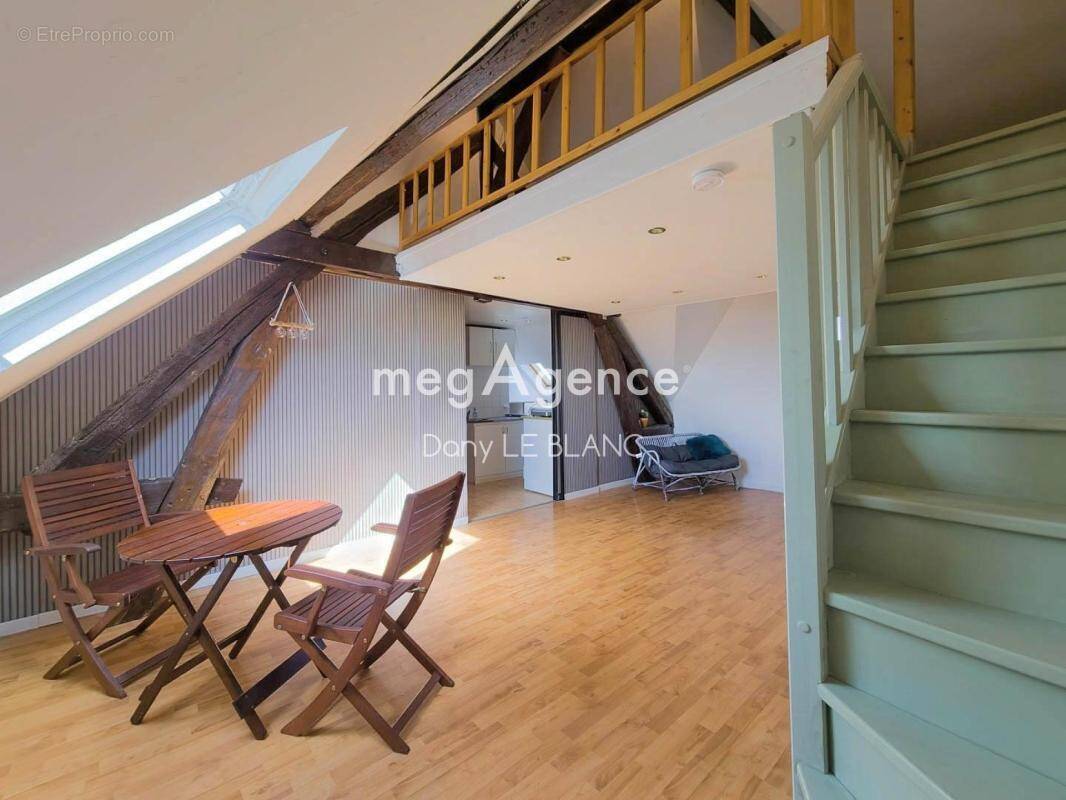 Appartement à MAINVILLIERS