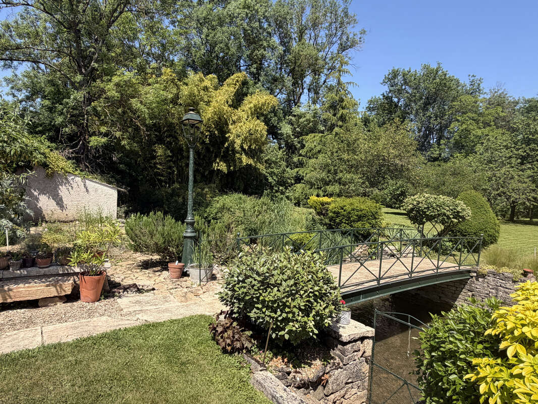Maison à VILLY-LE-MOUTIER