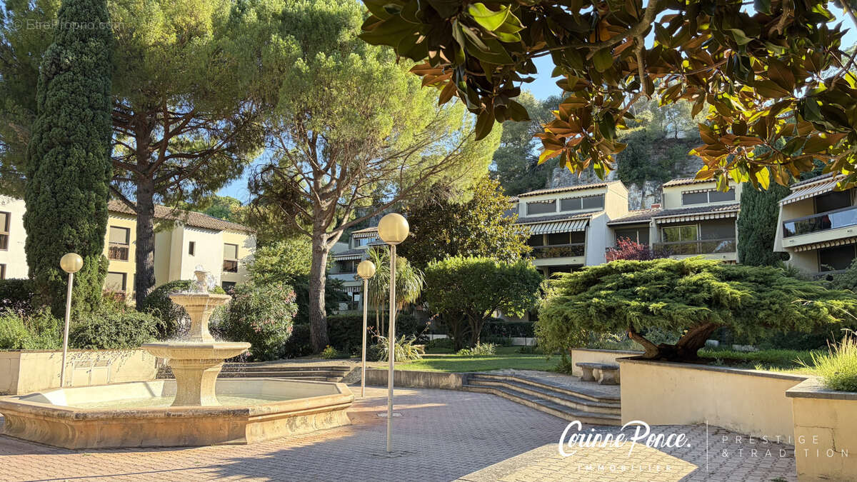 Appartement de 160m2 de plein pied avec jardin, terrasse, garage et place de parkings dans residence avec - photo 6