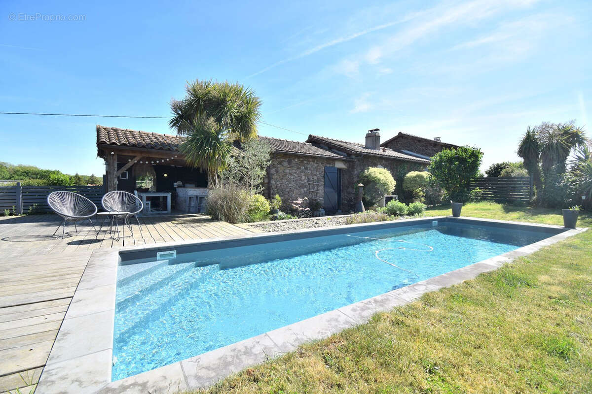Maison à ROCHESERVIERE