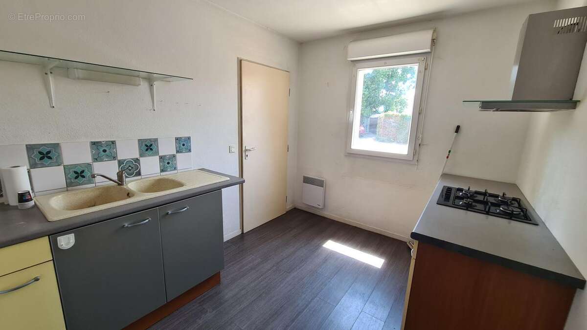 Maison À Vendre à Saint André de Cubzac Proche centre et commerces - photo 5