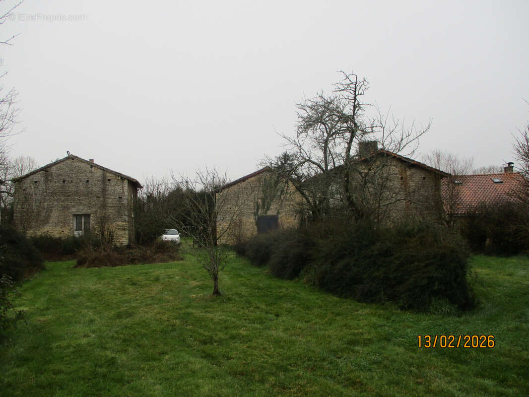 Ensemble immobilier de deux maisons. - photo 31