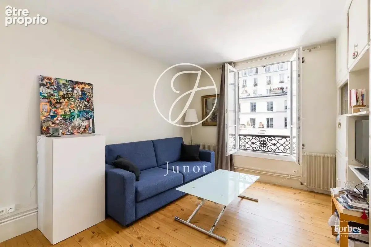 Paris 18e - MONTMARTRE / ABBESSES - Appartement à vendre - 2 pièces - 29,86m² Carrez et 30.04m² au sol - 1 Chambre. - photo 4