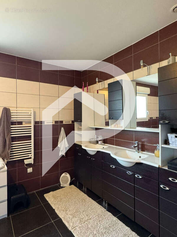 Maison à NEUFCHATEAU