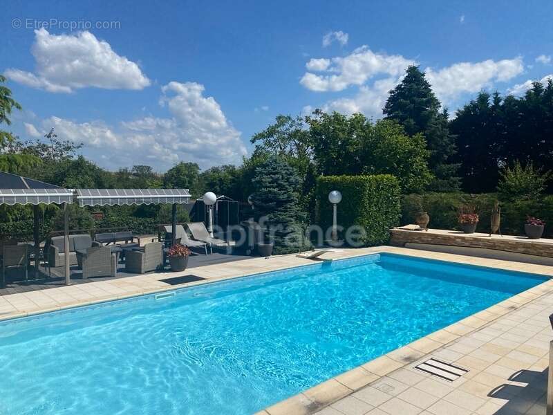Maison à vendre 7 pièces AUXERRE (89) 167 m2  Piscine  Terrain de 2300 m2 Dépendance - photo 14