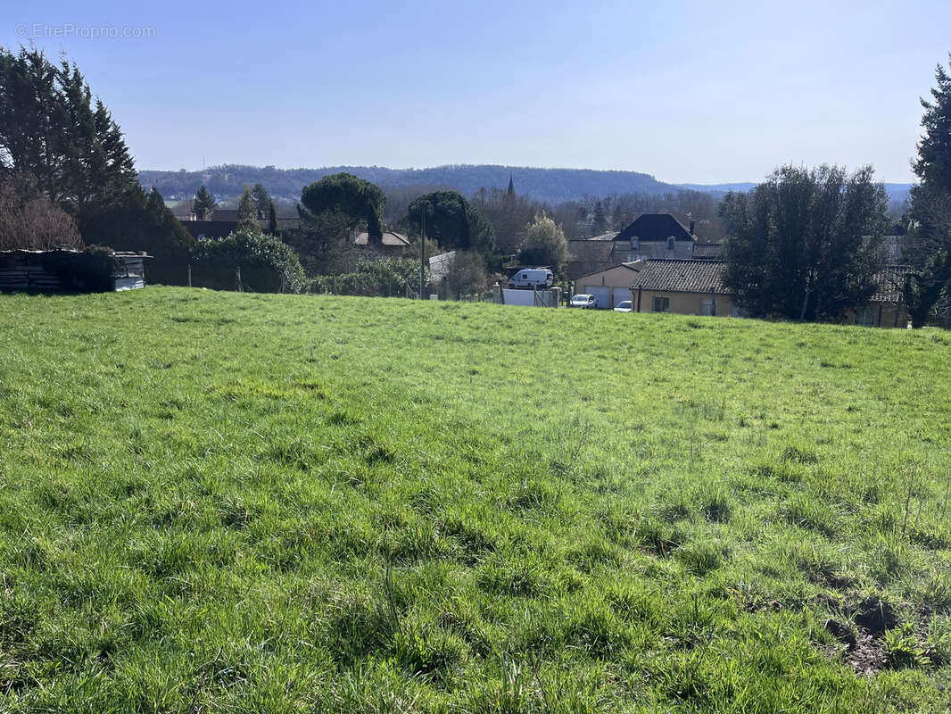 Terrain à ANTONNE-ET-TRIGONANT