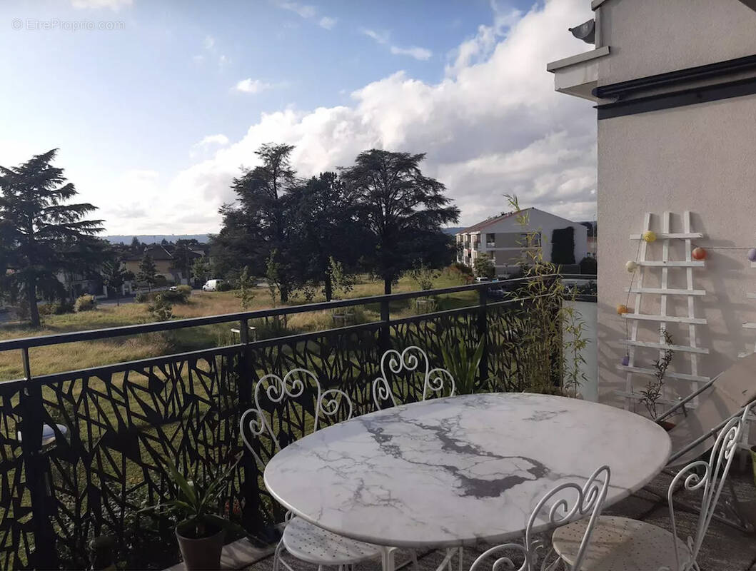 Appartement à MEYZIEU