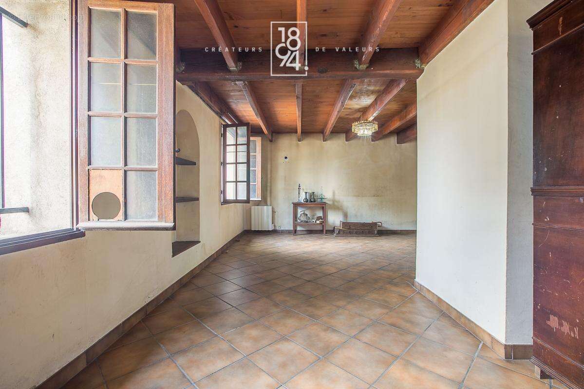 MARSEILLE 14ᵉ – Le Canet  Maison familiale 127 m² avec garage, jardin et piscine – Fort potentiel - photo 6