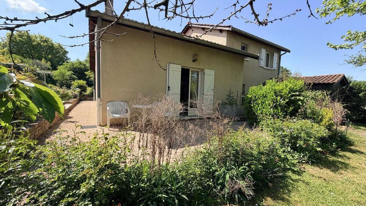 Photo 2 - Maison à LA TOUR-DE-SALVAGNY