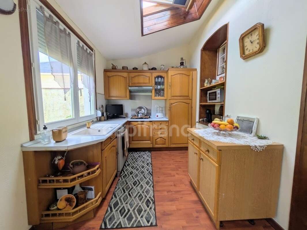 Exclusivité : Elégante maison bourgeoise de caractère de 81m2 avec dépendances et jardin clos, terrain de 698m2 - Secteur AUMALE - photo 3