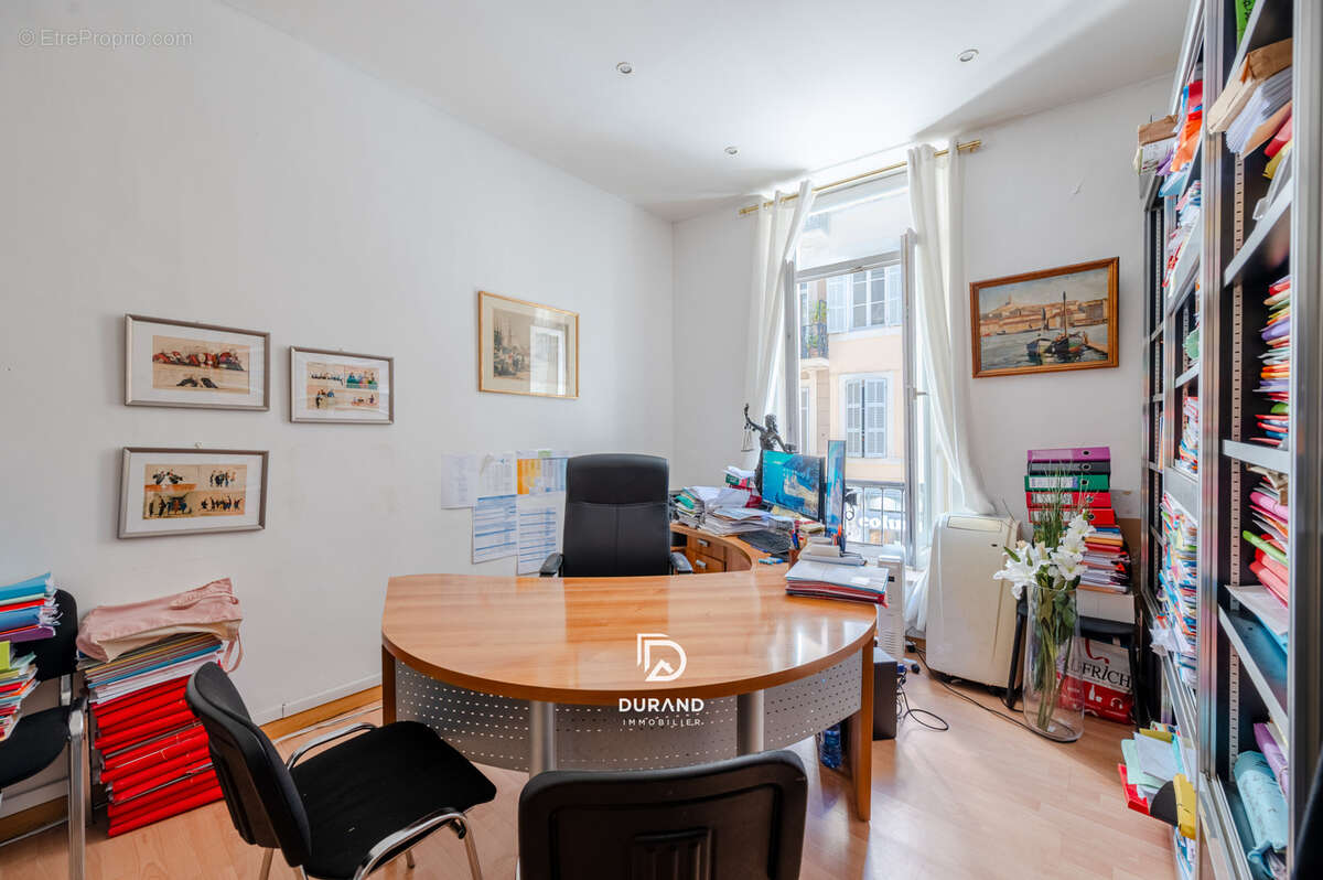 Appartement à MARSEILLE-6E