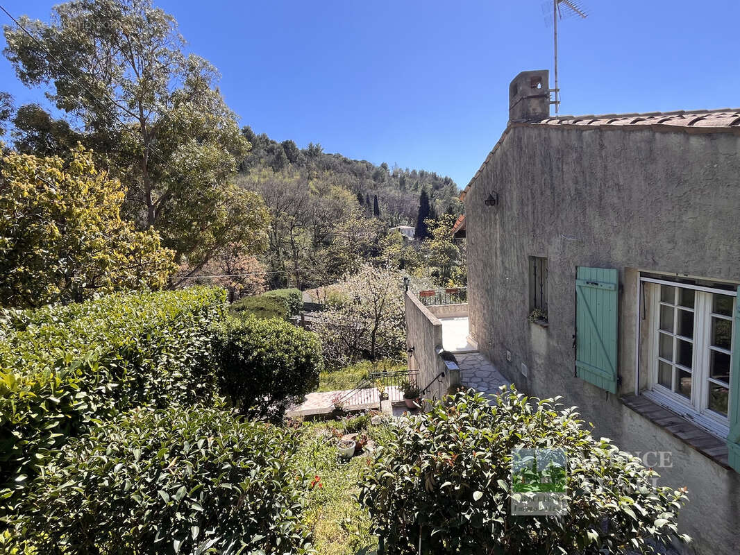 Maison à CHATEAUNEUF-GRASSE