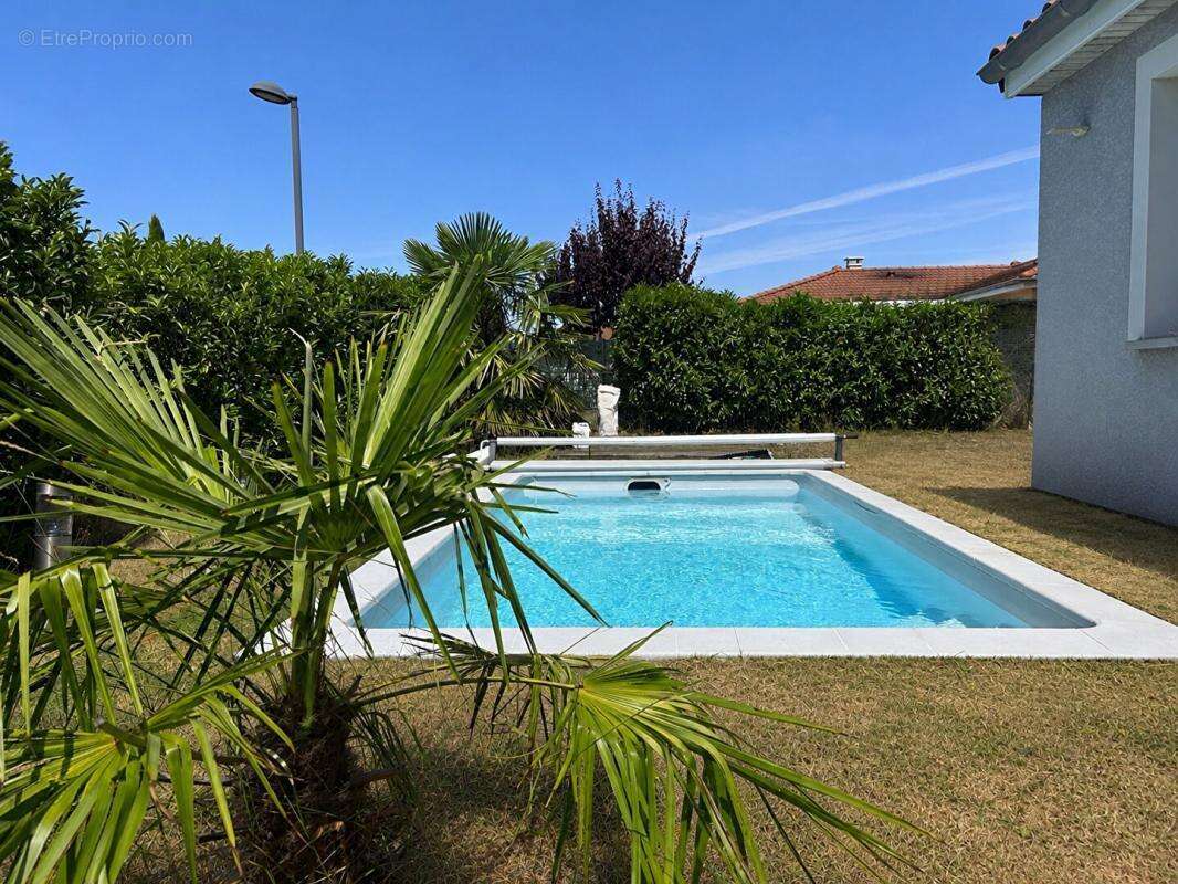 Renaison , maison plain-pied avec piscine - photo 11