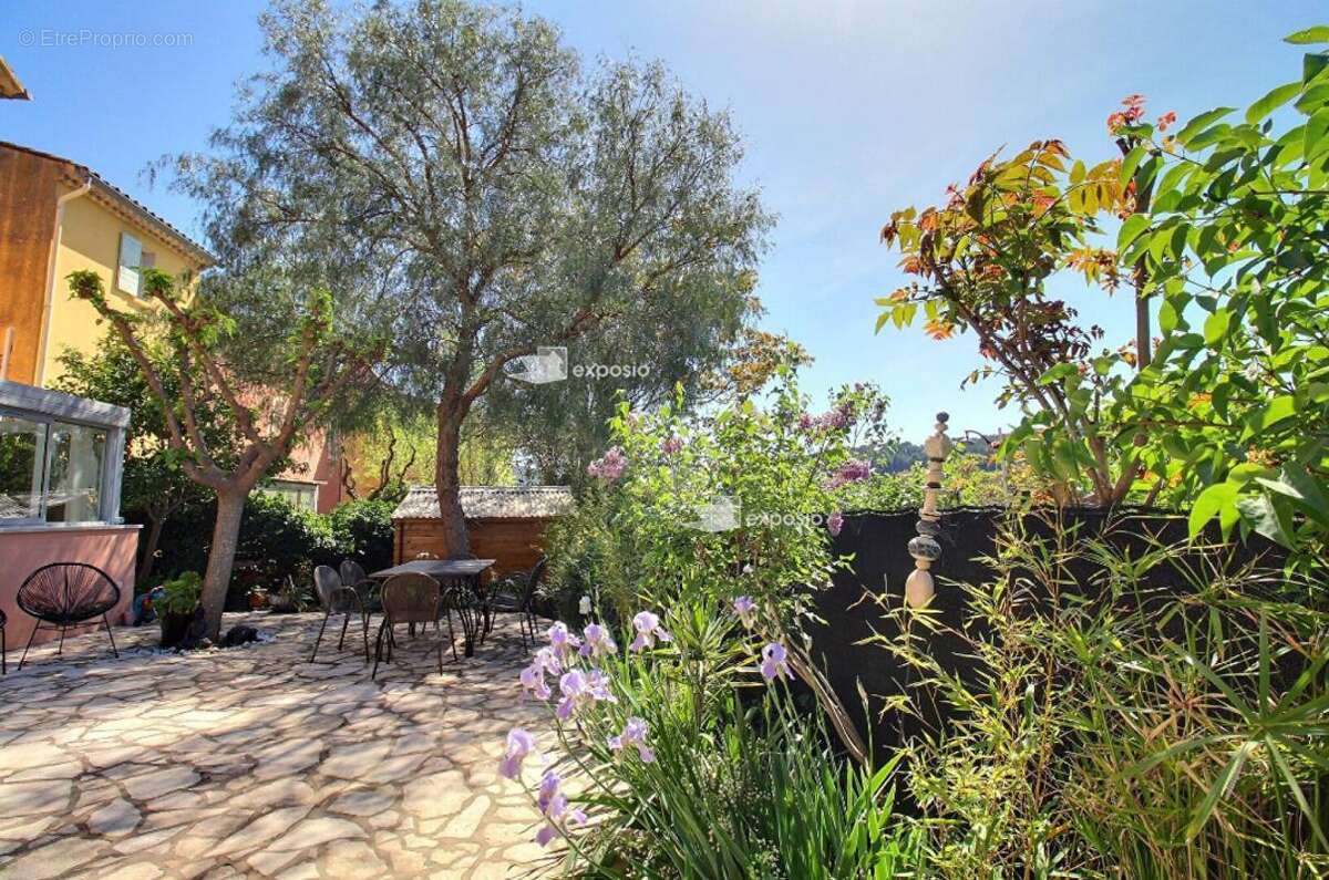 Bas de villa avec jardin - Le Plan du Castellet - 69 m² - 335 000 - photo 4