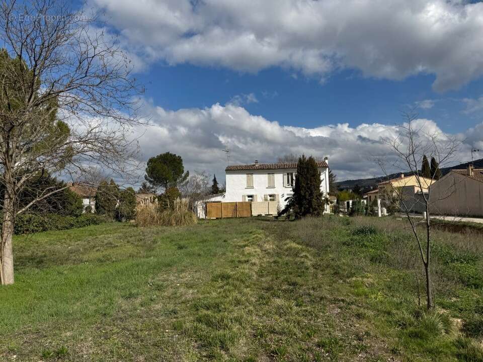 Terrain à ORAISON