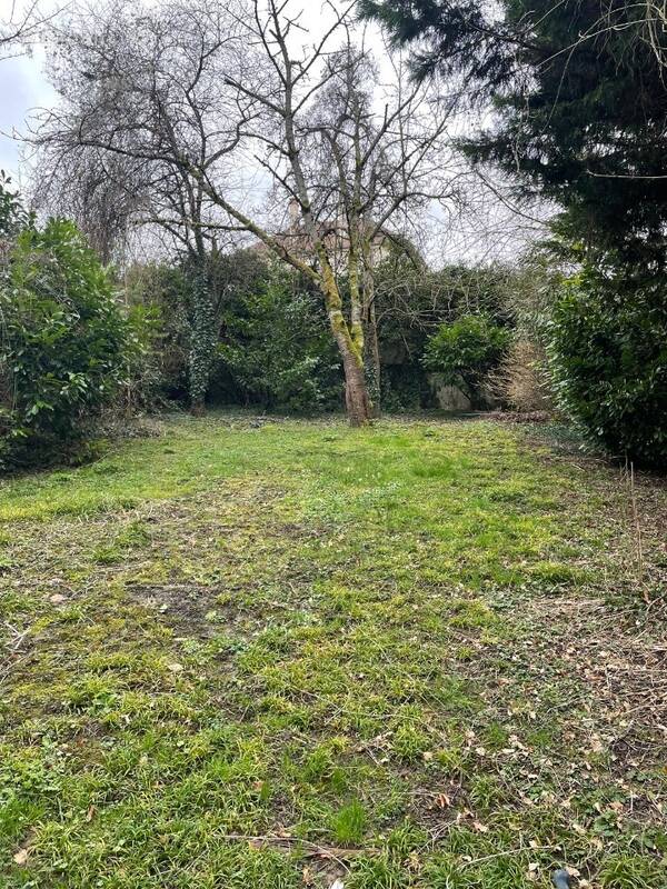 Terrain à MONTEVRAIN