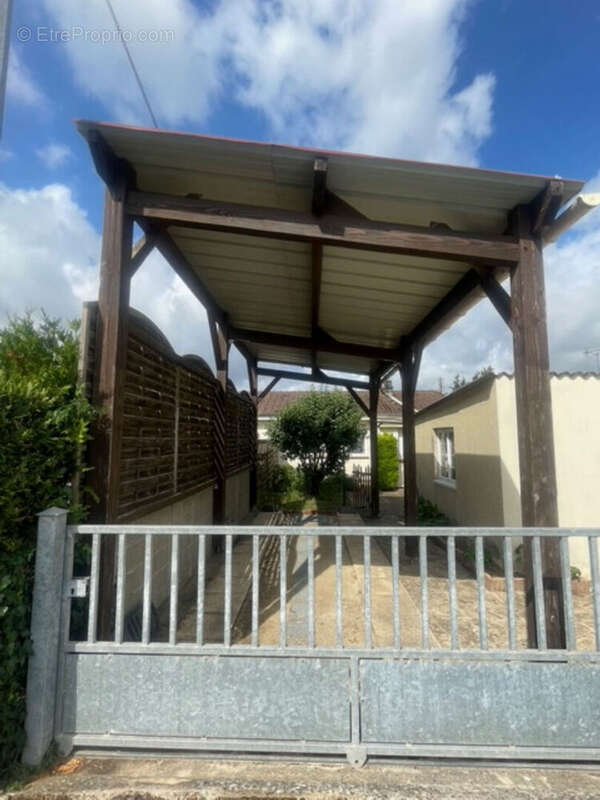 Maison à SAINT-JEAN-DE-BRAYE