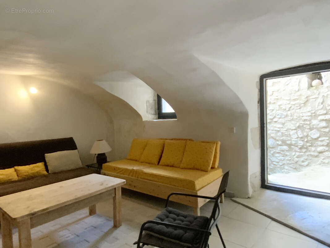 Maison de village en pierre avec cour et garage. - photo 12