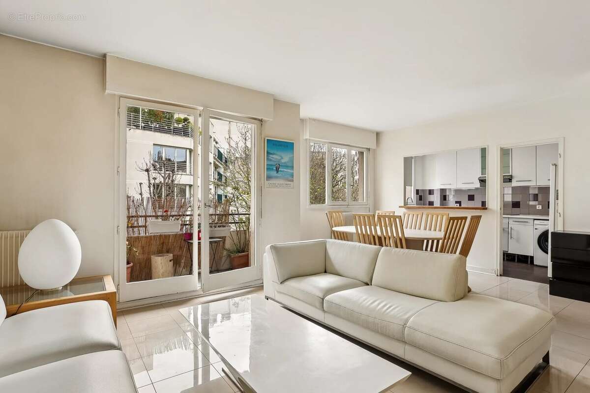 Appartement à PARIS-16E