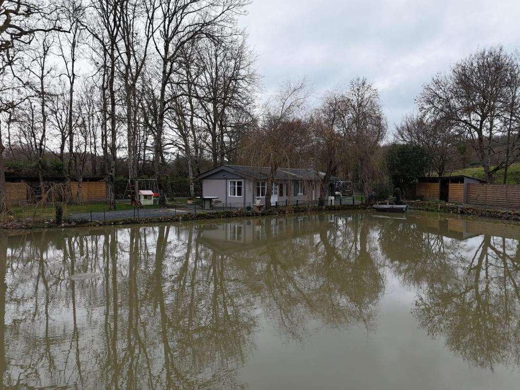 Terrain à MONTIPOURET