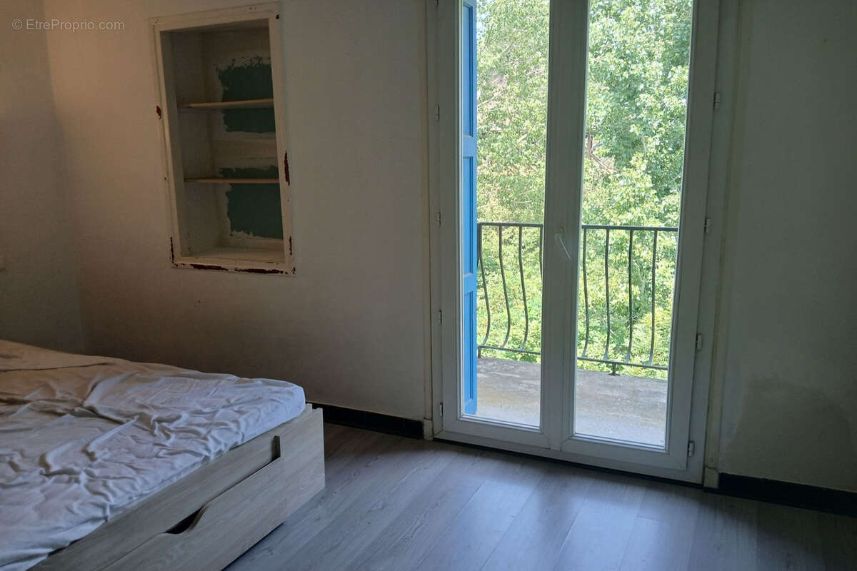 Appartement à REYNES