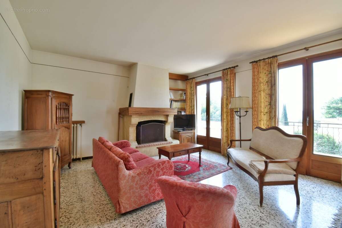  À VENDRE – Grande villa avec terrain boisé avec une olivette à Sisteron - photo 11