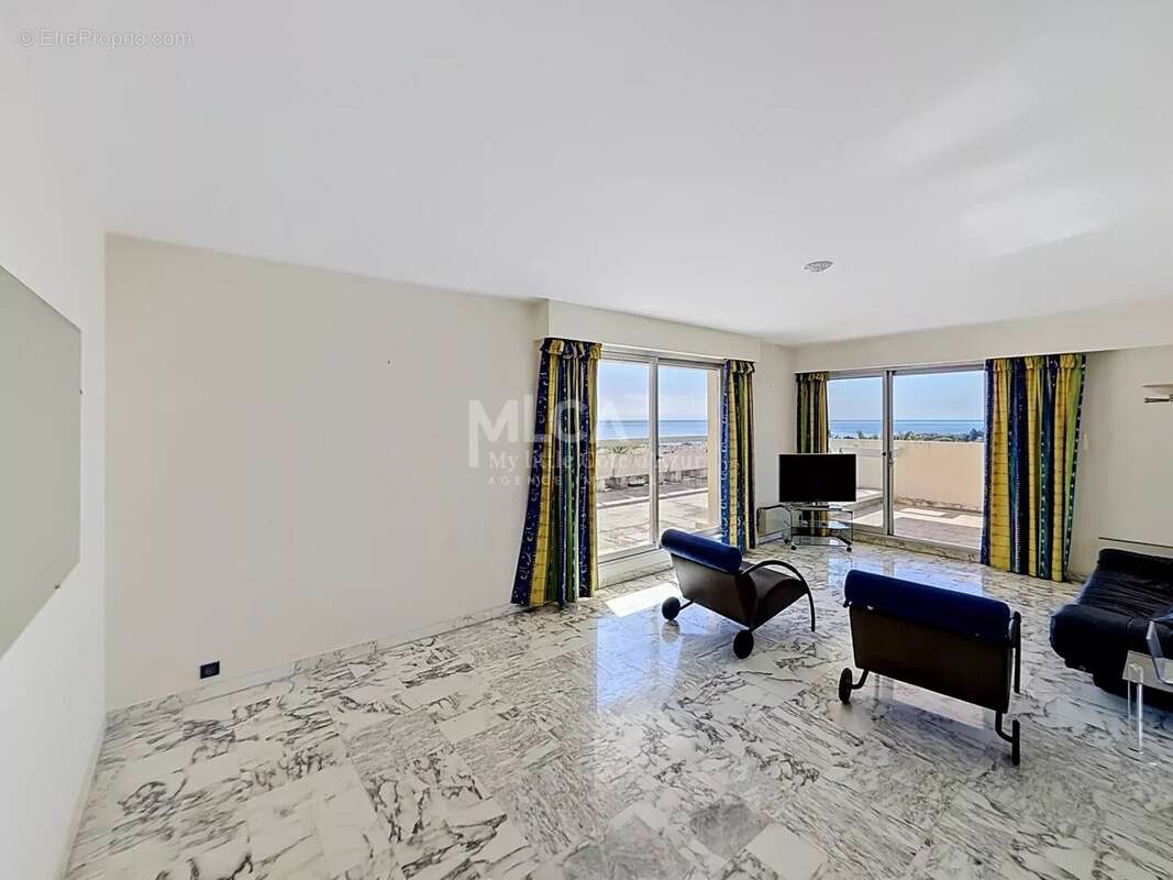 Appartement à VILLENEUVE-LOUBET