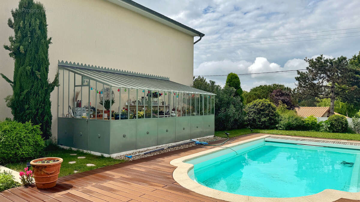 Maison à SAINT-CYR-SUR-LE-RHONE
