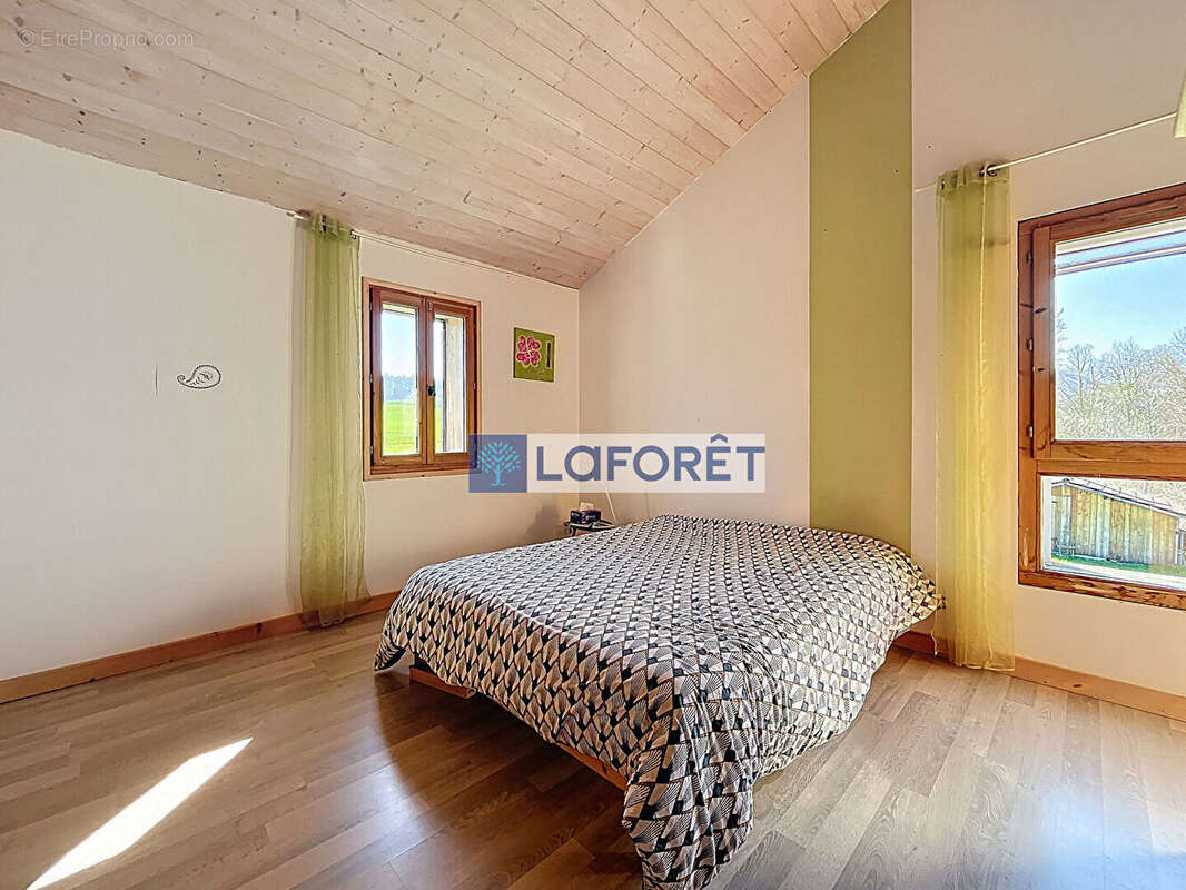 Fronville Chalet 150 m² - photo 8