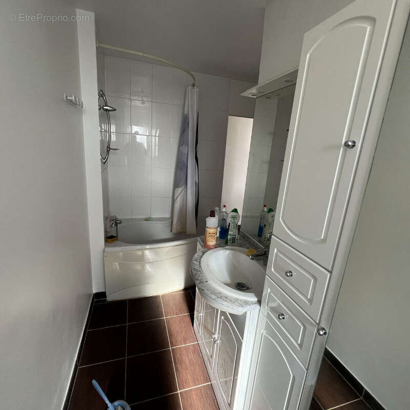 Appartement à LES PAVILLONS-SOUS-BOIS