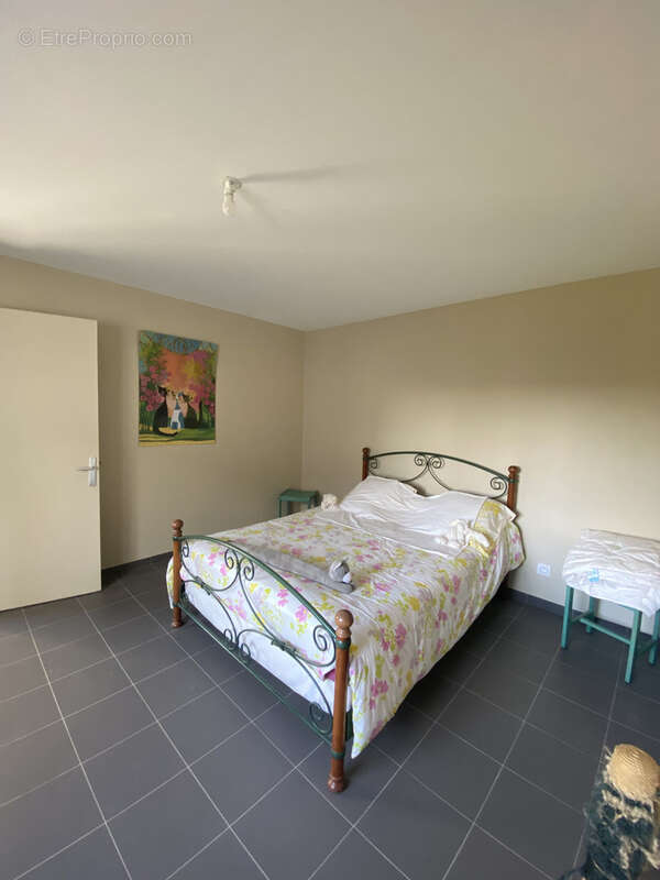 Challans - viager occupe d'une maison 3 chambres avec dependances - photo 10