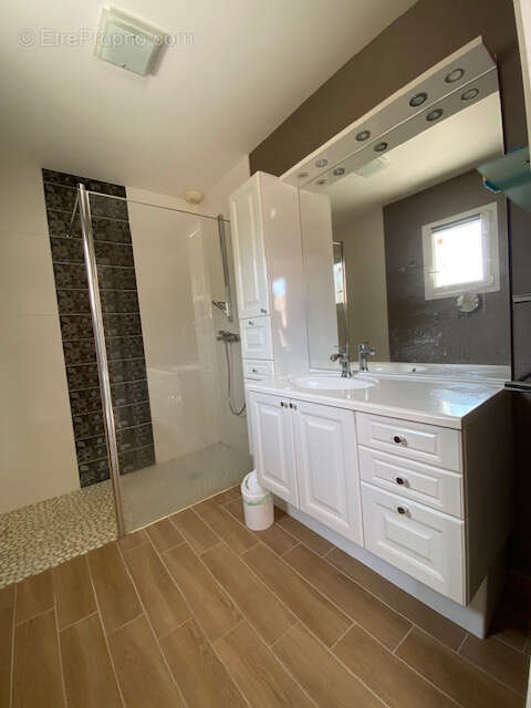 ROULLET SAINT ESTEPHE Maison de plain pied 169 m2  3 chambres secteur calme - photo 16
