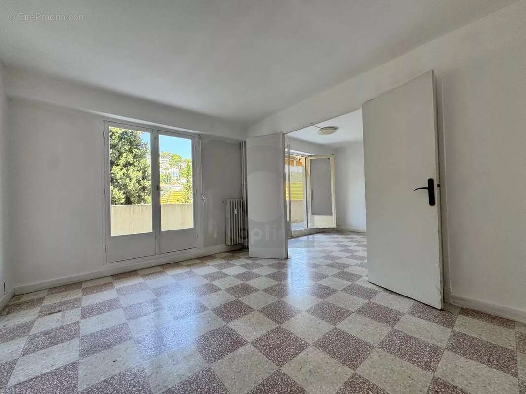 Appartement à ROQUEBRUNE-CAP-MARTIN