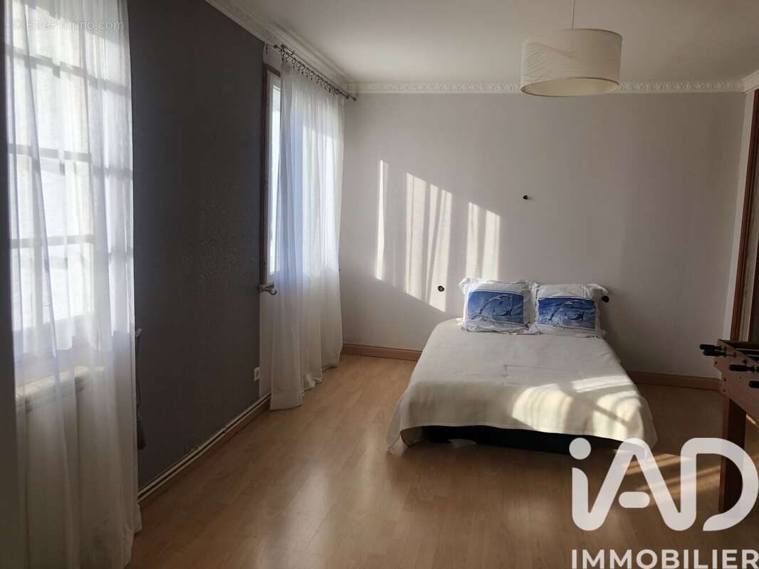 Maison 170 m² à Villegouge  - photo 4