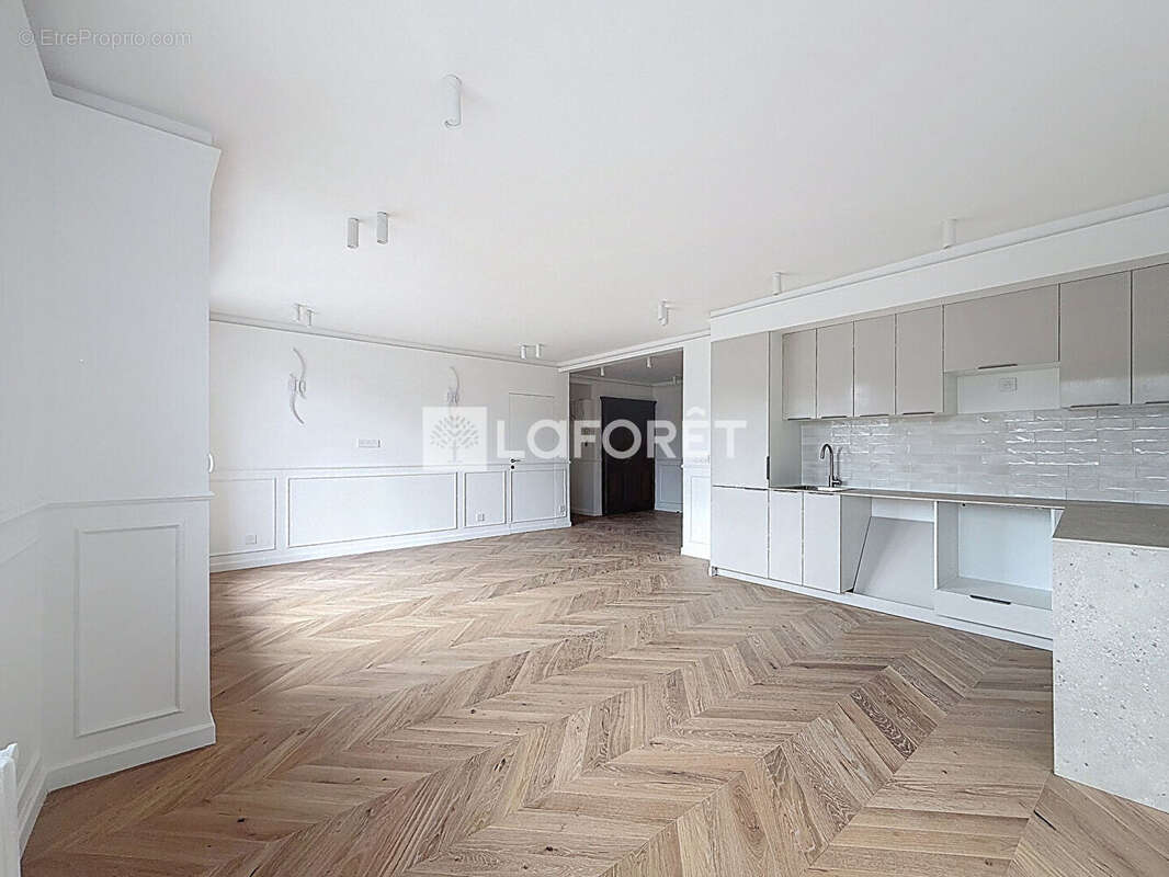Appartement à PARIS-16E