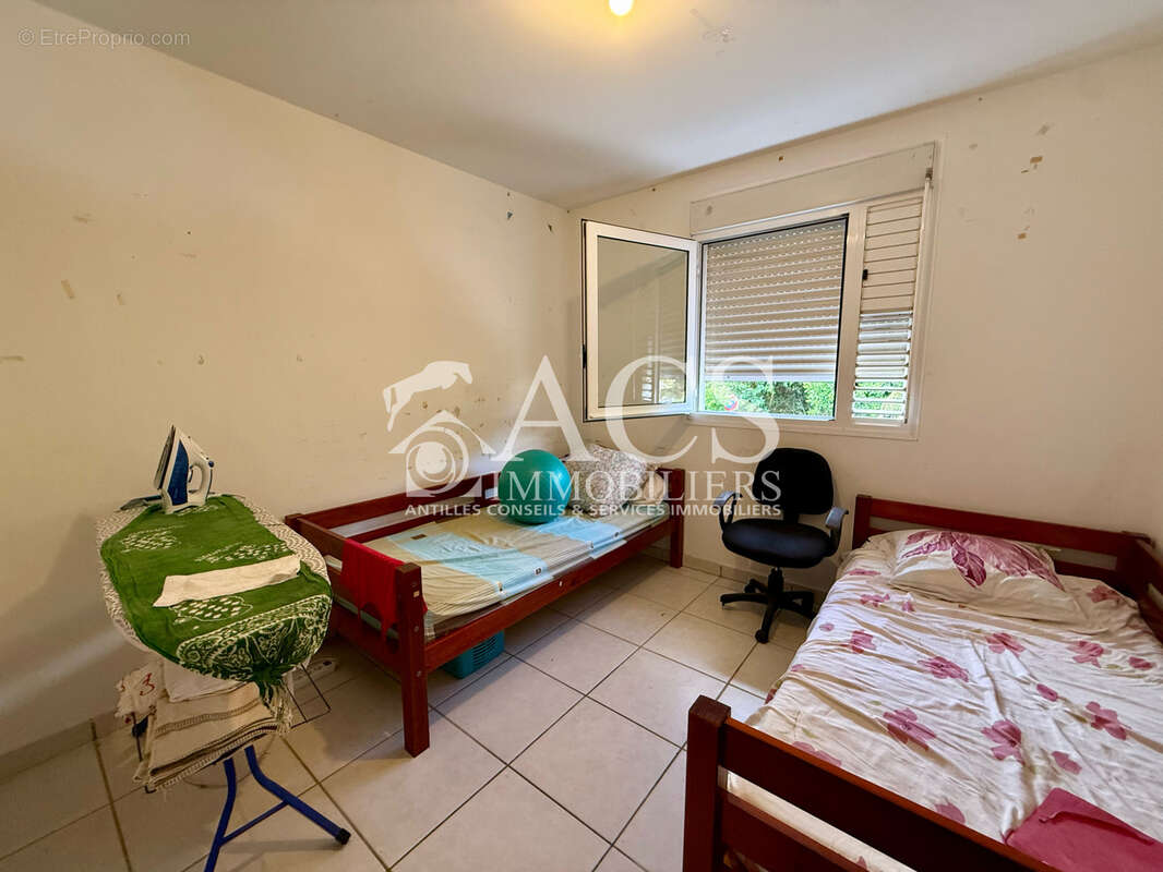 À vendre - appartement t4 avec terrasse et stationnement - au calme - le lamentin - photo 9