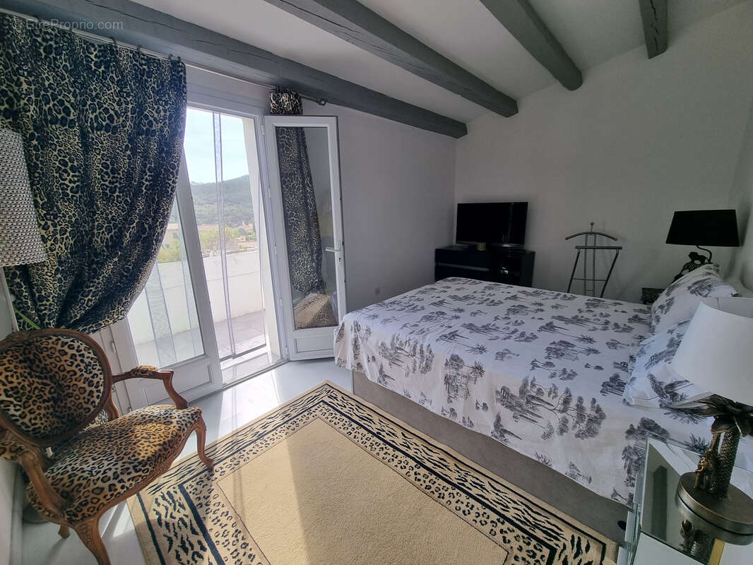 Limite mandelieu ville t4/t5 de 150m2 vue mer panoramique jardin entourant jacuzzi garage - photo 25