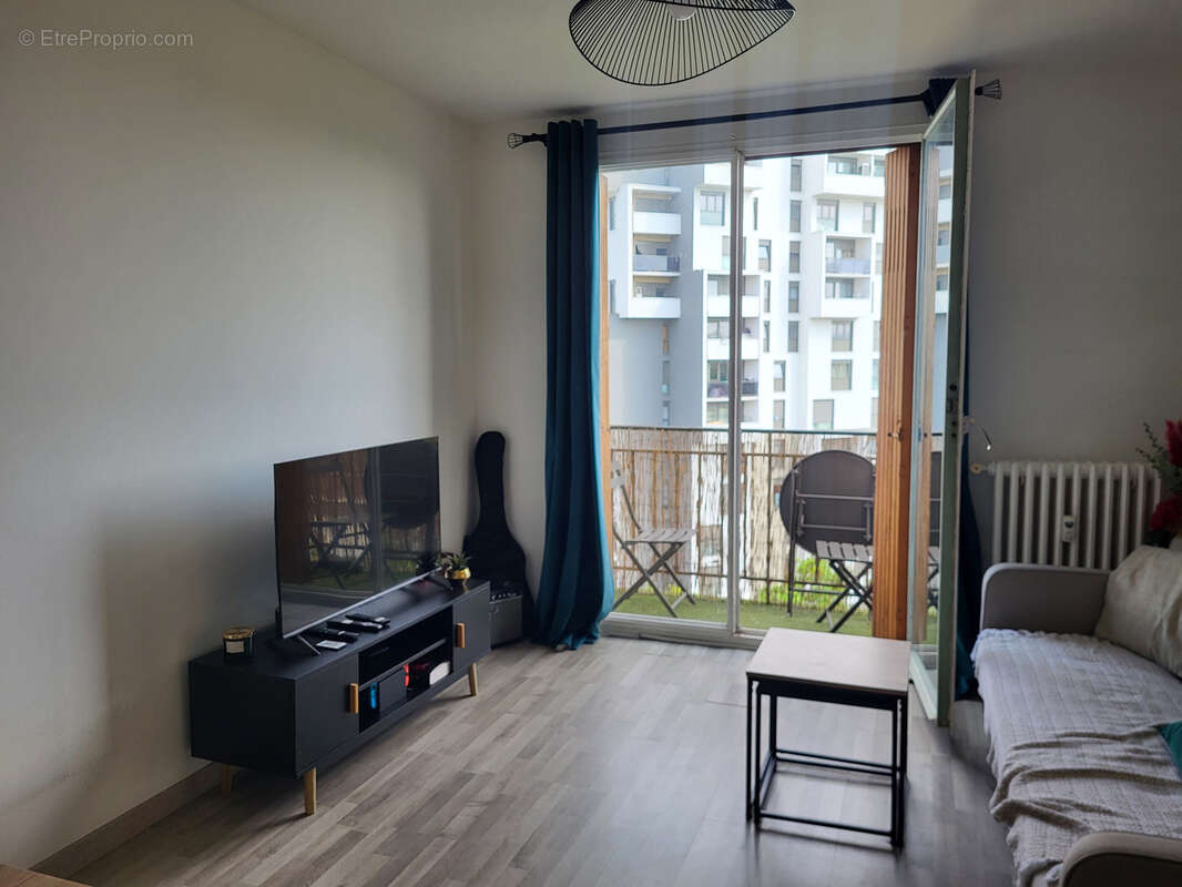 Appartement à VILLETANEUSE