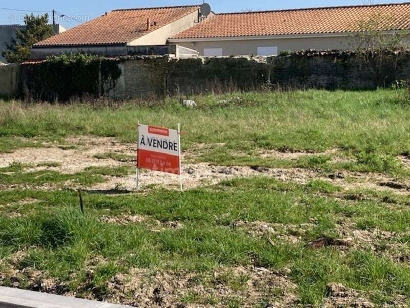 Terrain à CHATEAUBERNARD
