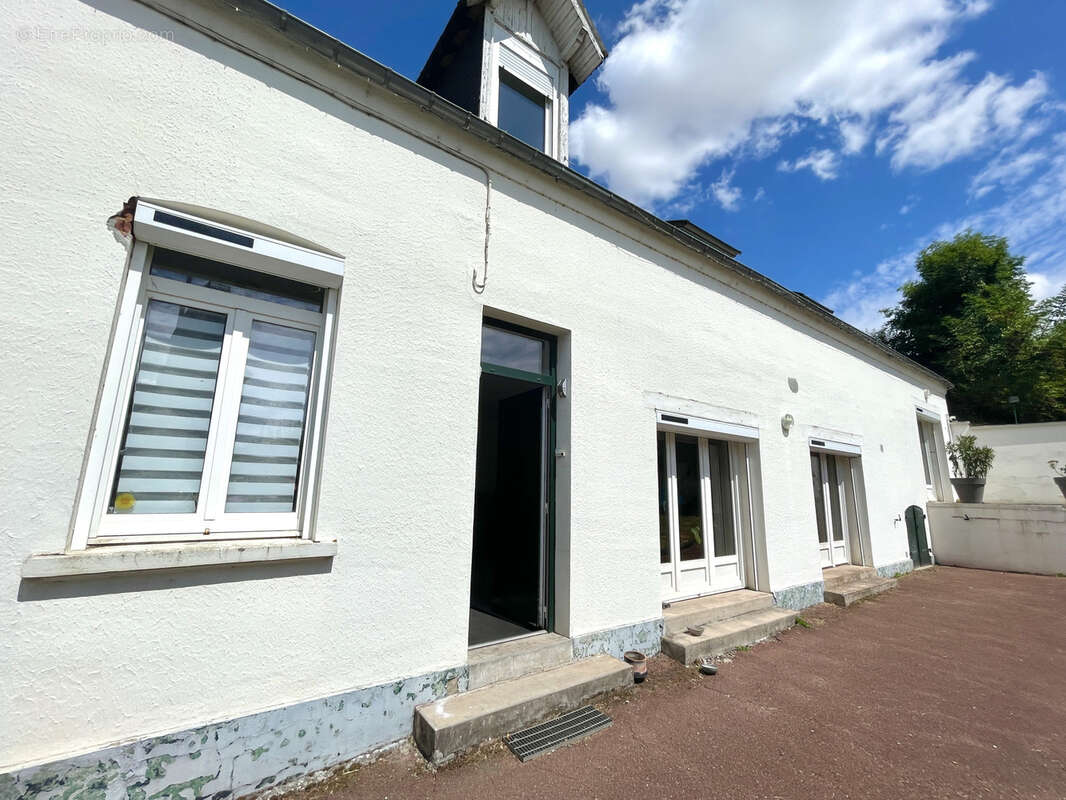 Maison avec beaux volumes - 3 chambres - garage et jardin - photo 16