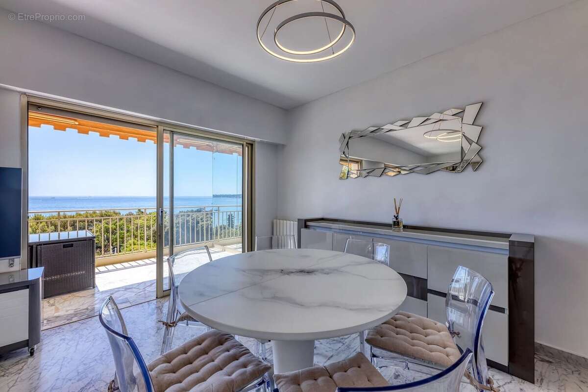 Golfe Juan - Appartement 3 pièces avec vue mer panoramique, garage et cave - photo 9