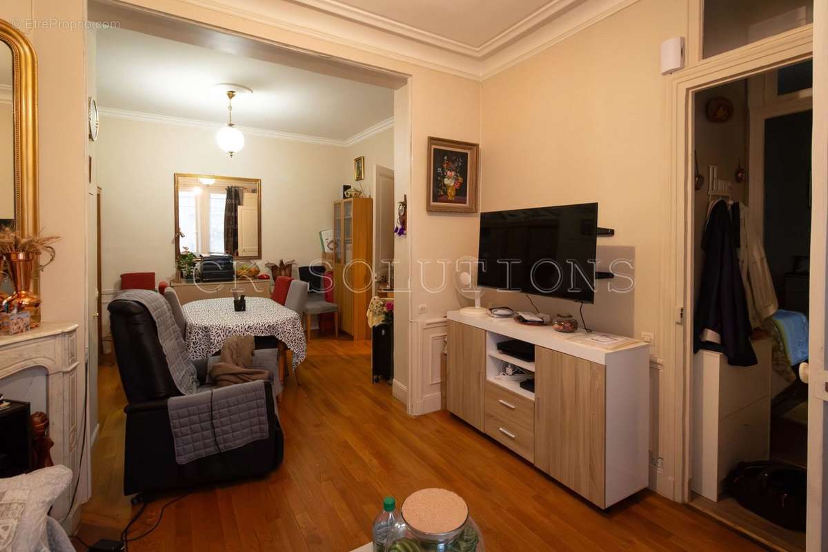Appartement à PARIS-8E