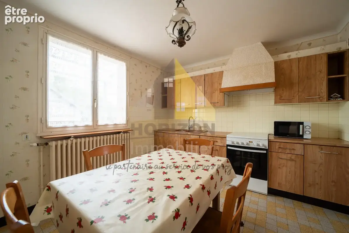 Grande maison familiale sur sous-sol complet, terrain constructible et vue sur les vignes ! - photo 2