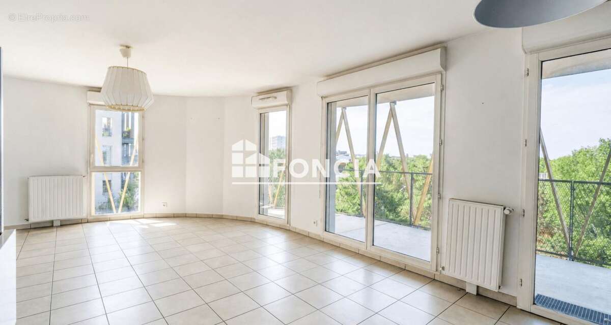 À vendre Appartement 4 pièces 84 m² - Bordeaux 33300 - photo 2