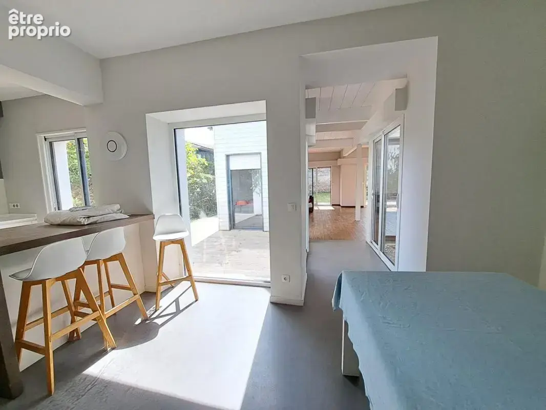 Belle maison angevine avec porche, à proximité immédiate de la Place du Lycée - photo 2