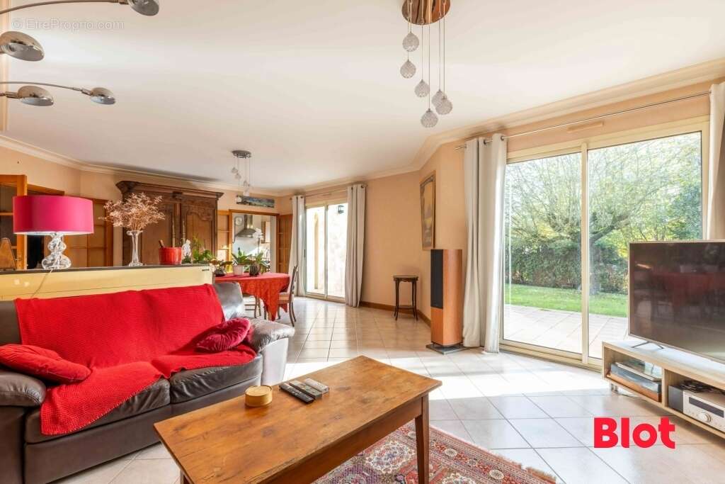 Maison à VEZIN-LE-COQUET